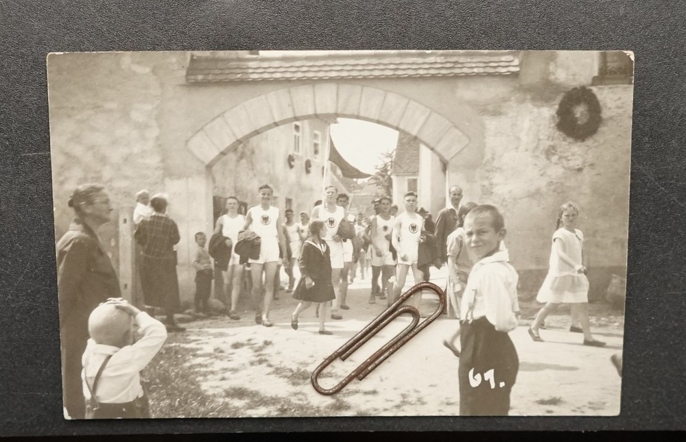 Photo portrait Ansbach Franconia Bavaria athlete gymnast view parade parade goal