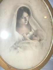 #513 – ANTIQUE PHOTO ART – MOTHER AND CHILD IN ORIGINAL OVAL FRAME