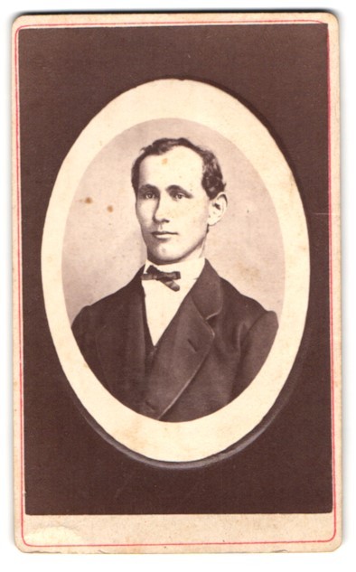 Photograph Carl Deiss, Waldshut, breast portrait charming man in suit with Fli