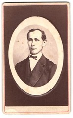 Photograph Carl Deiss, Waldshut, breast portrait charming man in suit with Fli