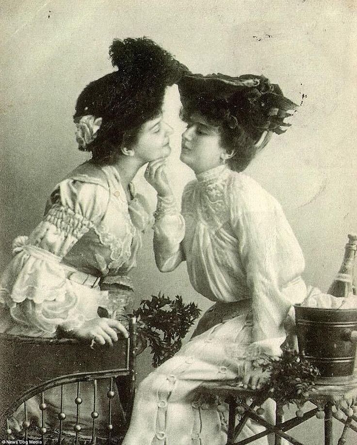 5##Photo negative film – Kissing women – Lesbian couple – Love – Kiss