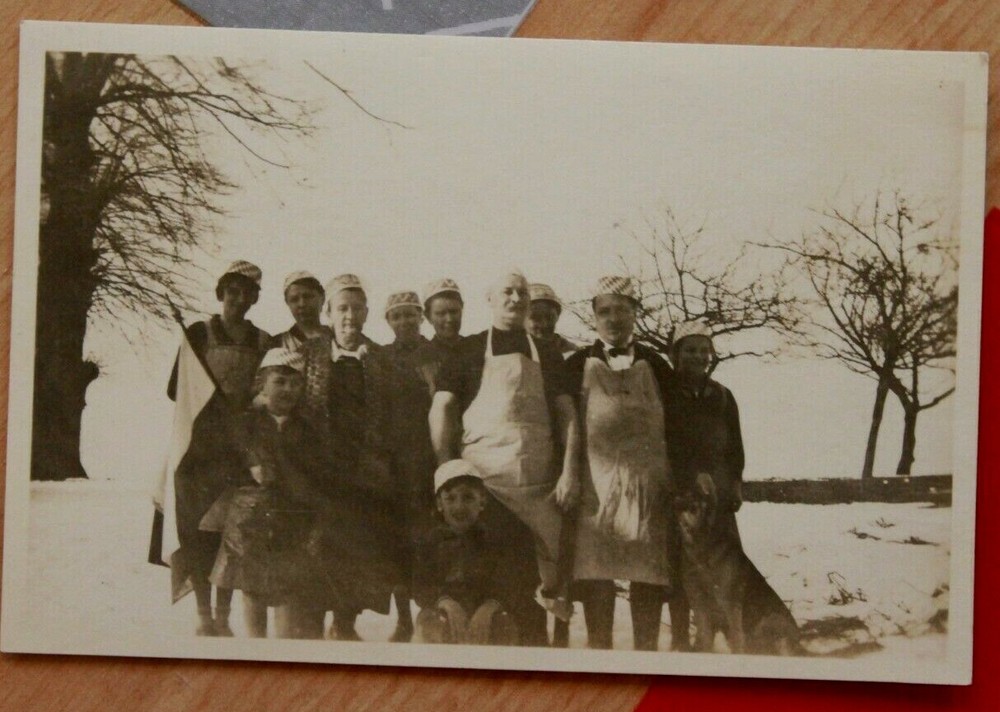 Photo 1934 Flag Flag Men Butchers Butchers Women Woman Children Dog Dog L8
