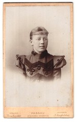 Photograph J. Seefelder, Passau, Steinweg 238 1/2, portrait pretty lady in Mo