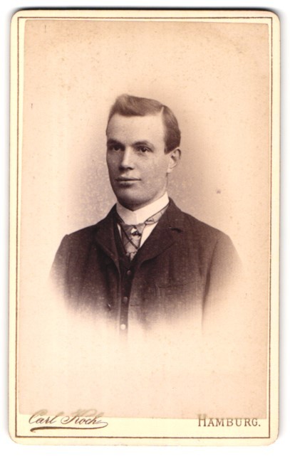 Photograph Carl Koch, Hamburg Neuerwall 30, portrait man with long face