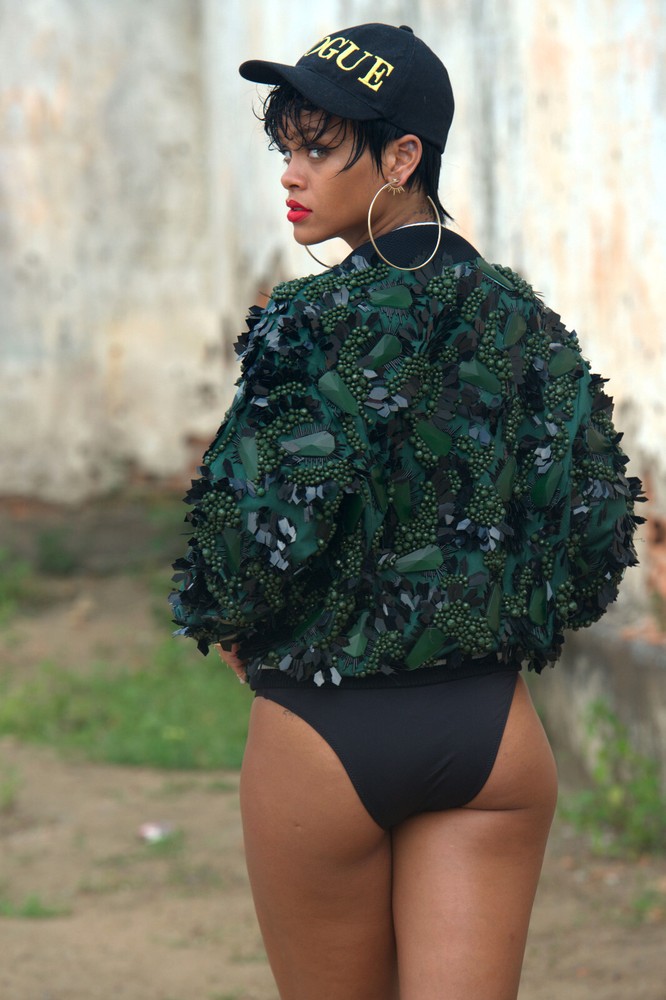 PHOTO NO. 455 – SINGER RIHANNA – GLOSSY FINISH – 20×30 CM –