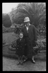 Szczecin 1928 – mother and son in the park – Pomerania – Szczecin – photo postcard 9x14cm