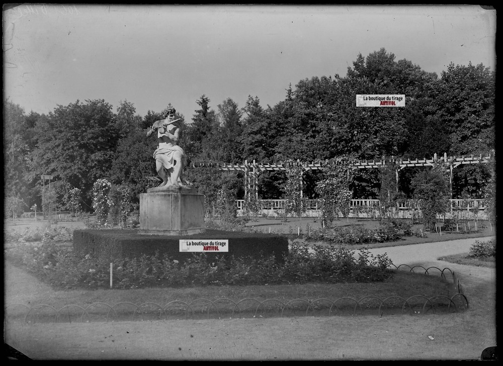 Old Black And White Photo Glass Plate Negative 13X18Cm Vittel Public Park