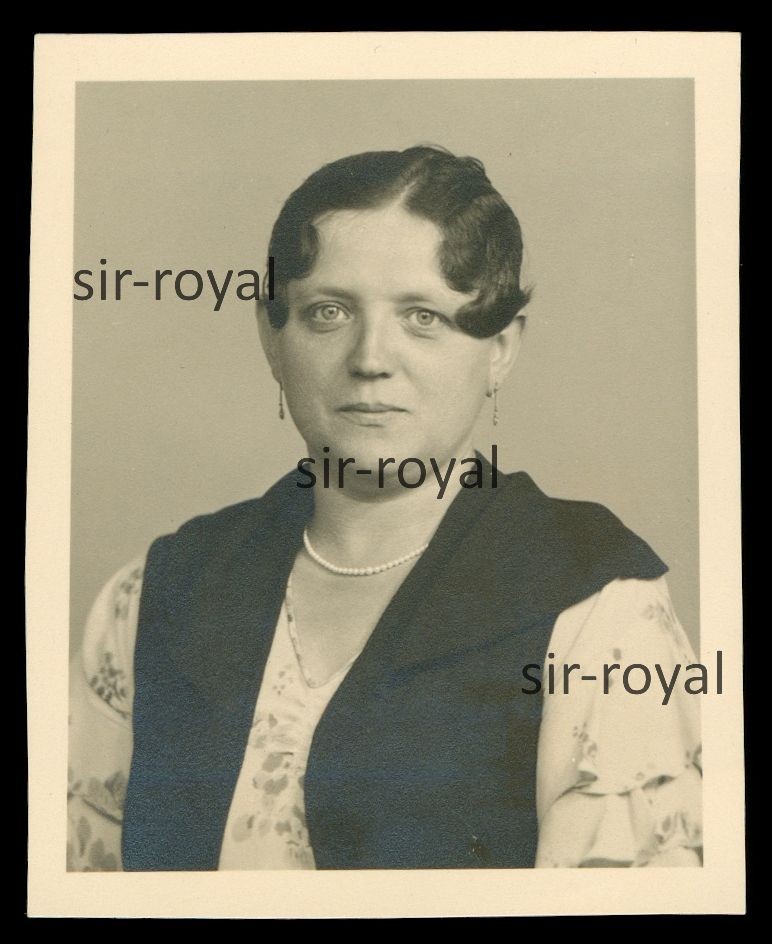 Frankfurt Main 1930s – Woman with Pearl Necklace – Passport Photo Passport Photo – Photo 6x8cm