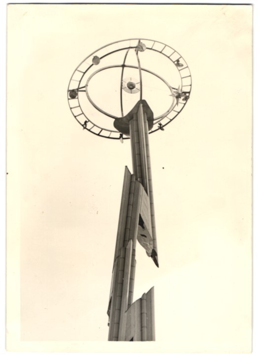 Photograph New York City, New York Worlds Fair 1939, artwork on display