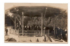 2951 – Photo Postcard * Musicians in the Pavilion * around 1915