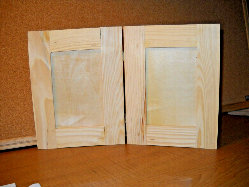 Unfinished Wood Grain 4″ X 6″ Tabletop Free Standing Hinged Picture Frames