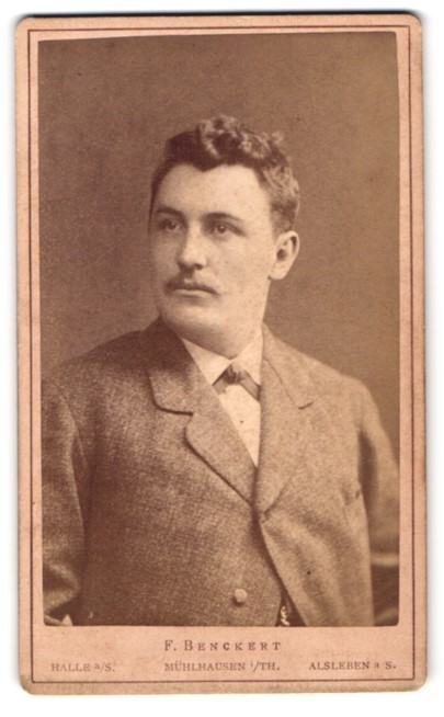 Photograph F. Benckert, Halle a. S., size Ulrich-Straße 28, portrait gentleman in the sto