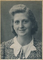 Old black photo pretty young woman 1942 approx. 8.5 x 11.5 cm F3417e