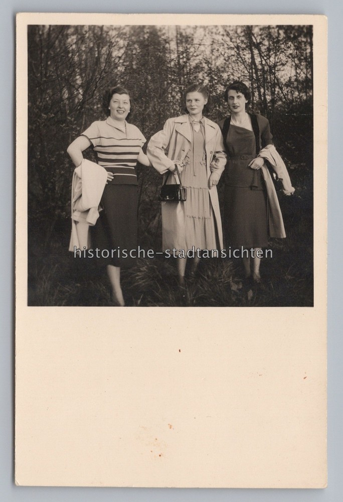 3 Women 1953 – Fashion Handbag Coat – Vintage Photo 1950s