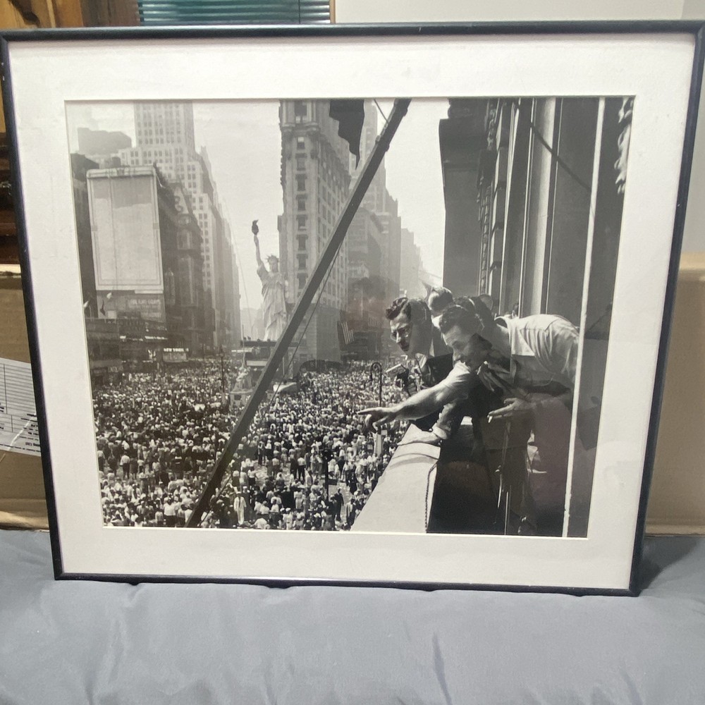 TIMES SQUARE 1945 V-J DAY CELEBRATION EXCLUSIVE PRINT BY “RUTH ORKIN”