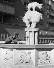 Mateotti Hof, Vienna, Wien city view, bears, fountain, by Eduard PEZDIKA, vintag