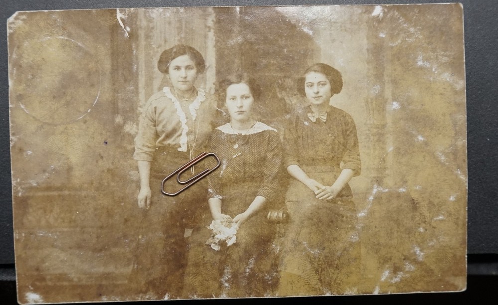 Photo portrait postcard 1914 Eisenach Thuringia young women girls youth fashion