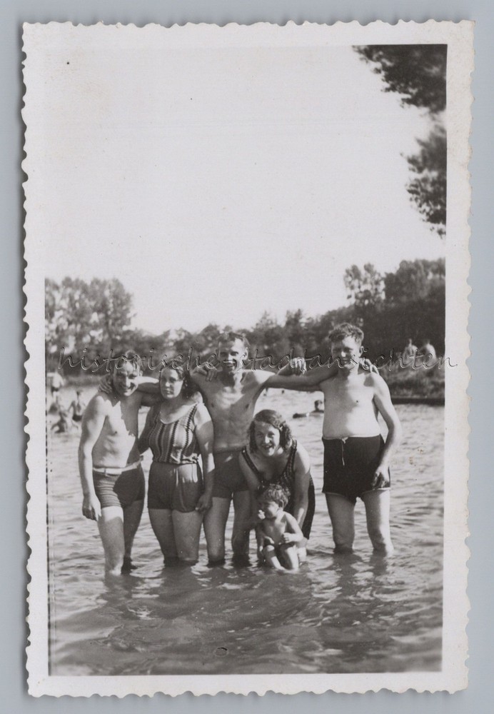 Women & Men in Outdoor Pool – Swimming Bathing Leisure – Old Photo