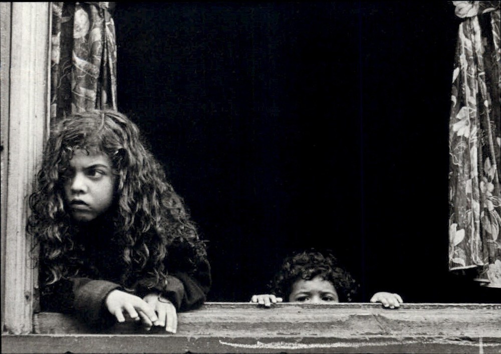 1940 1980s Original Helen Levitt New York City Street Kid View Window Art Photo