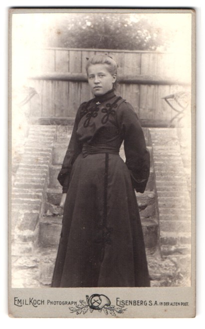 Photograph Emil Koch, Eisenberg / S.-A., in the old post office, portrait blonde pretty
