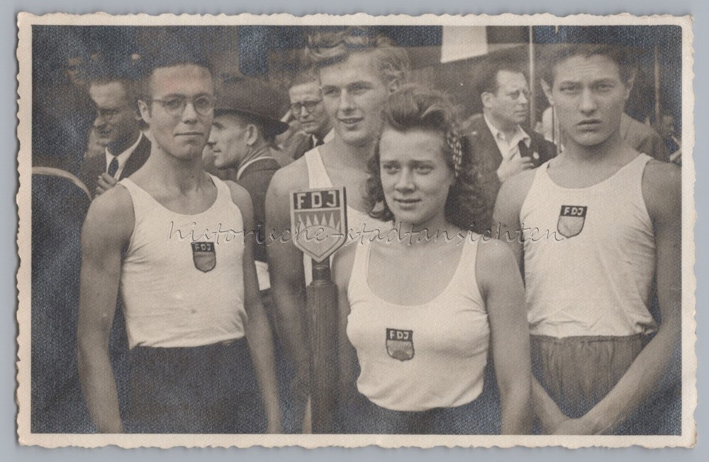 Free German Youth FDJ GDR Young Women and Men Sports – Old Photo