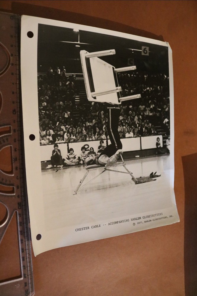 Great Old Large Photo – Artist Chester Cable – Harlem Globetrotters 1977