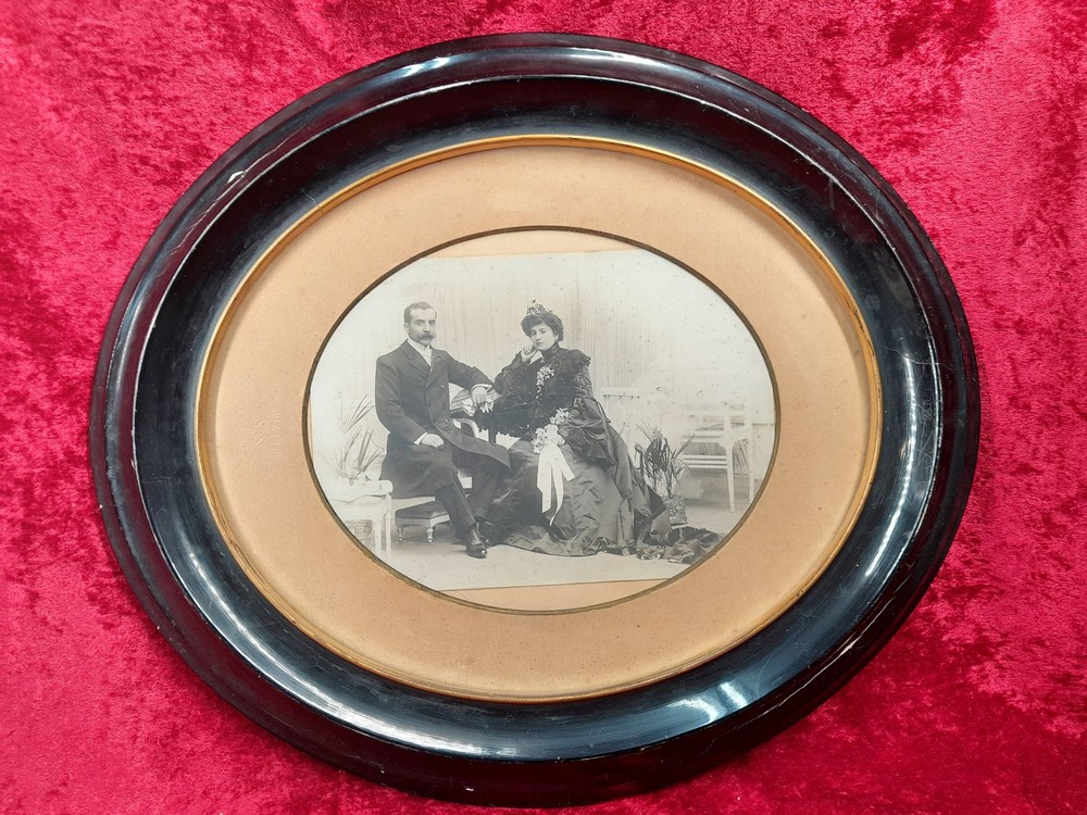 D-200. Antique Photograph Couple. Black Oval Frame. 19th Century