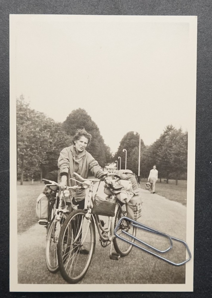 Photo Portrait Young Woman Bike Tour Holland Bag Ladies Path Lamp Model Picture