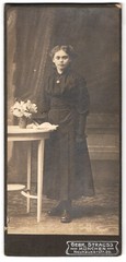 Photograph used Strauss, Munich, Neuhauserstraße 20, young woman in black