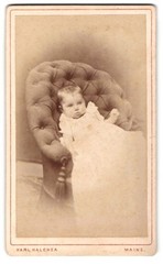 Photograph Karl Halenza, Mainz, Rheinstraße 47, portrait of a toddler in Ses