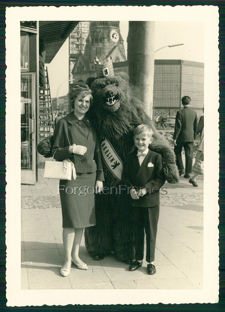 Photo Beautiful Woman Posing with Polar Bear Bear Polarbear Photo 1962 Berlin