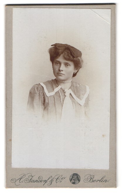 Photograph A. Jandorf & Co., Berlin-N, Brunnen-Strasse 19-21, portrait young Da