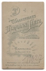 Photograph Hermann Tietz, Hamburg, size Burstah 12-14, portrait young lady in class