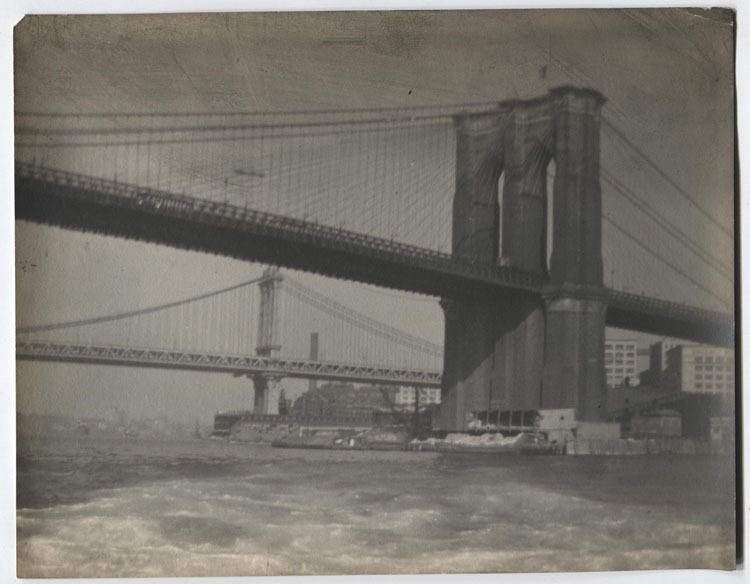 VINTAGE PHOTO PICTORIALIST BROOKLYN BRIDGE FROM THE WATERS EDGE. WONDERFUL PHOTO