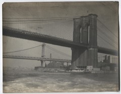 VINTAGE PHOTO PICTORIALIST BROOKLYN BRIDGE FROM THE WATERS EDGE. WONDERFUL PHOTO
