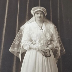 Edwardian Religious Communicant Photo Bible Veil Locket Decor Crafting 5×8″ READ