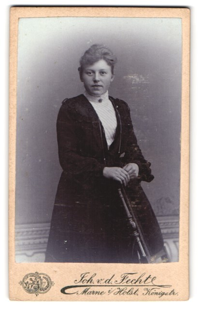 Photograph Joh. v. d. fencing, Marne i. Holst., King Street, Young Lady in Mode