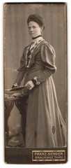 Photograph Franz Senger, Braunlage in/resin, portrait young lady in pretty clover