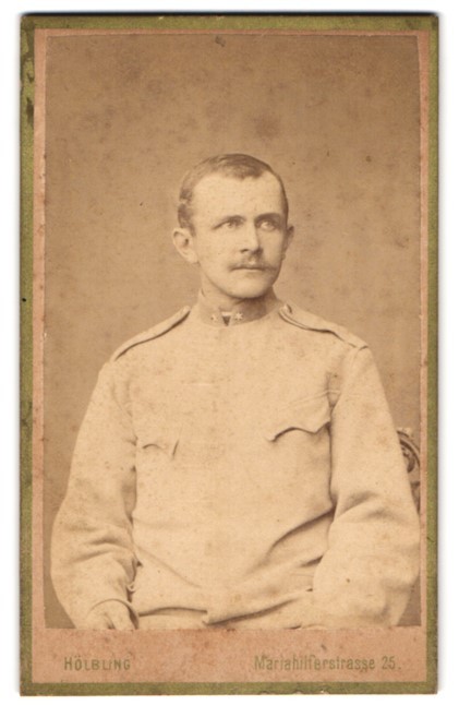 Photograph L. Hölbling, Vienna, Mariahilferstr. 25, K.u.k. soldier in uniform with