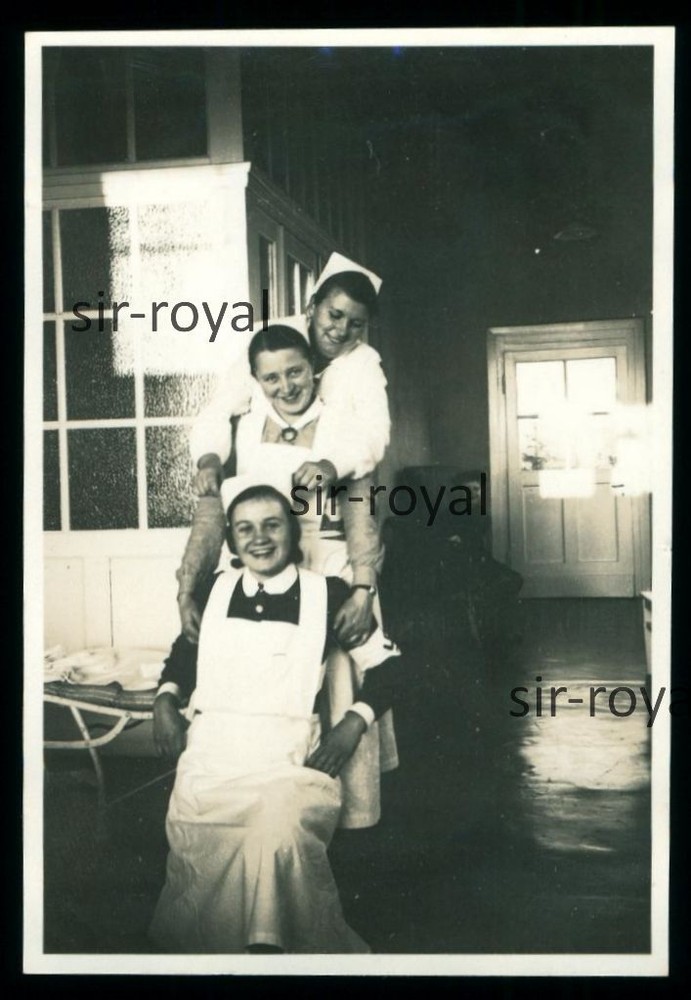 Pretty Nurses 1933 at Christmas – 1930s – Photo 5x8cm