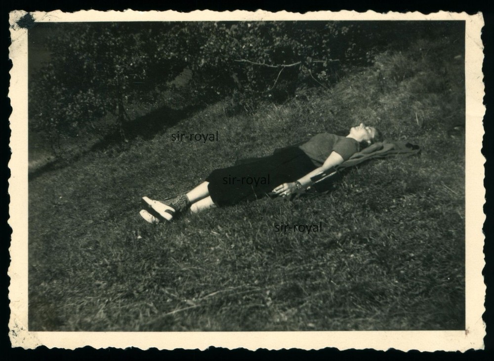 Frauenwald – Lady resting near Fraubachmühle – GDR 1950s 1960s – Photo 9x6cm