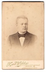Photography Karl Wahl, Berlin, Groß-Görschenstr. 1, Portrait of a Gentleman in Suit