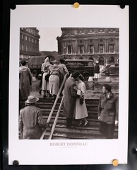 Robert Doisneau – Le Baisir de L ‘ Opera, Paris, 1950 – 2010 -Offset Poster