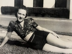 Vintage WW2 / 1940s Pretty Young Confident Woman / Pinup Sexy Legs Photo – #3