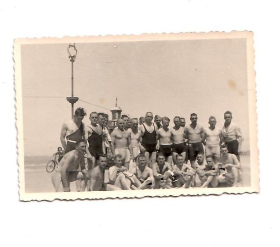 13115- Photo Memory * Men in Swimwear * Blankenberghe 1936