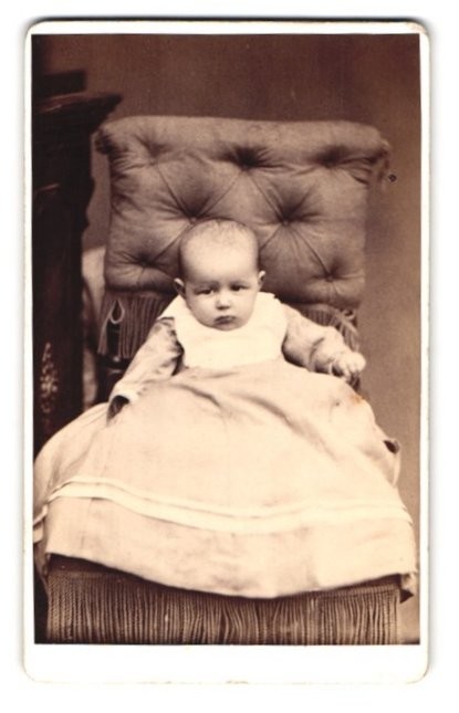 Photograph Th. Wode, Giessen, bored looking toddler