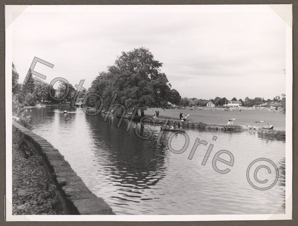 Photo England Stratford-upon-Avon Avonufer Promenade Park Leisure 1959
