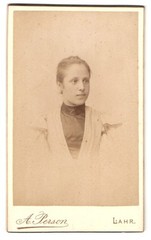 Photograph A. Person, Lahr, Schillerstraße 21, Miss with two-tone dress