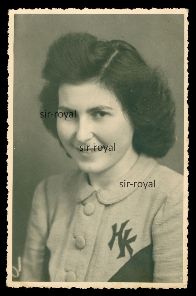 Pretty woman Hanni 1943 in portrait photo postcard 9x14cm