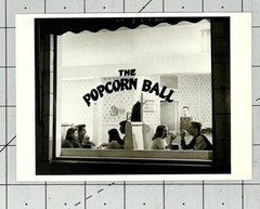 Popcorn Ball c. 1942 By Gordon Coster – Fotofolio Art Print Card